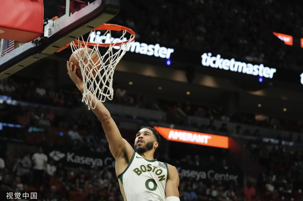 队在攻防两 队在攻防两