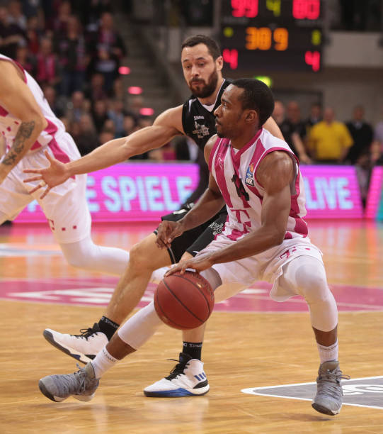 随着滑板运 随着滑板运