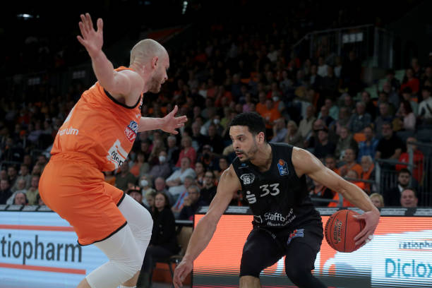 青岛队在比 青岛队在比